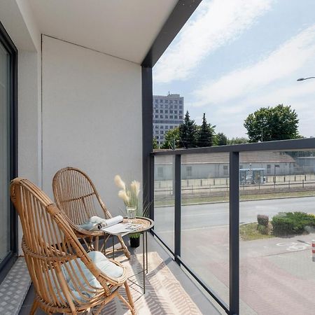 Apartment With Balcony & Parking Mogilska By Renters Prestige Cracovia Exterior foto