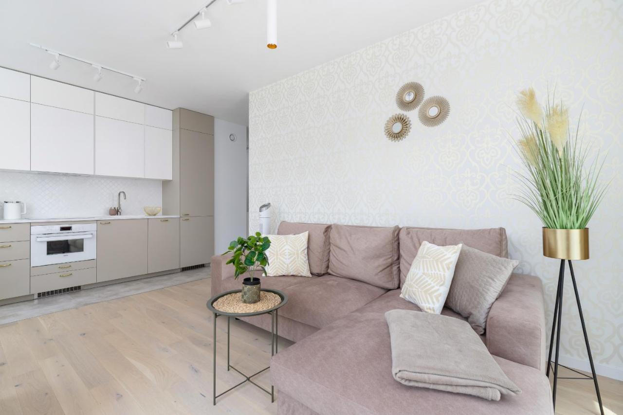 Apartment With Balcony & Parking Mogilska By Renters Prestige Cracovia Exterior foto