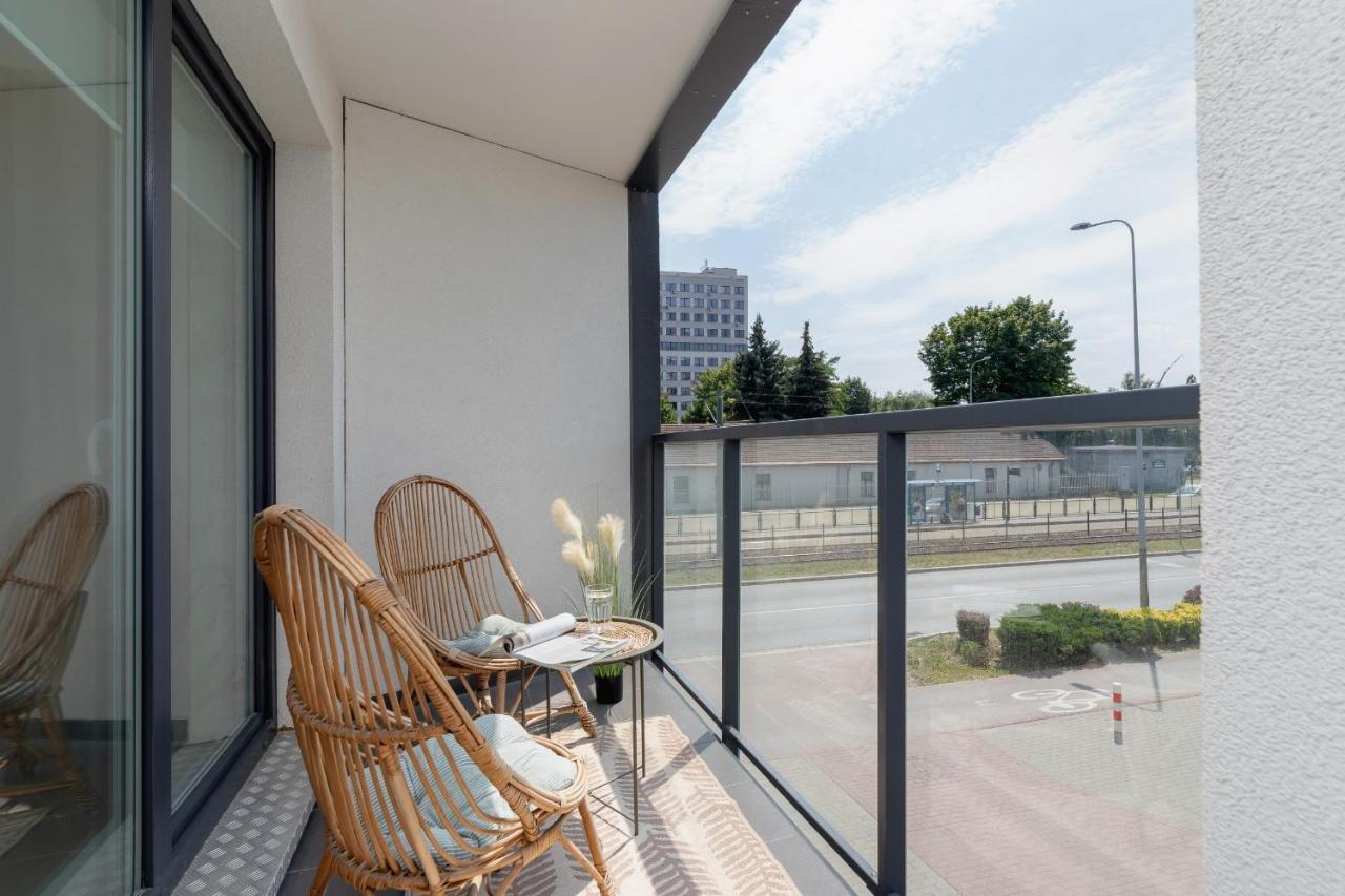 Apartment With Balcony & Parking Mogilska By Renters Prestige Cracovia Exterior foto