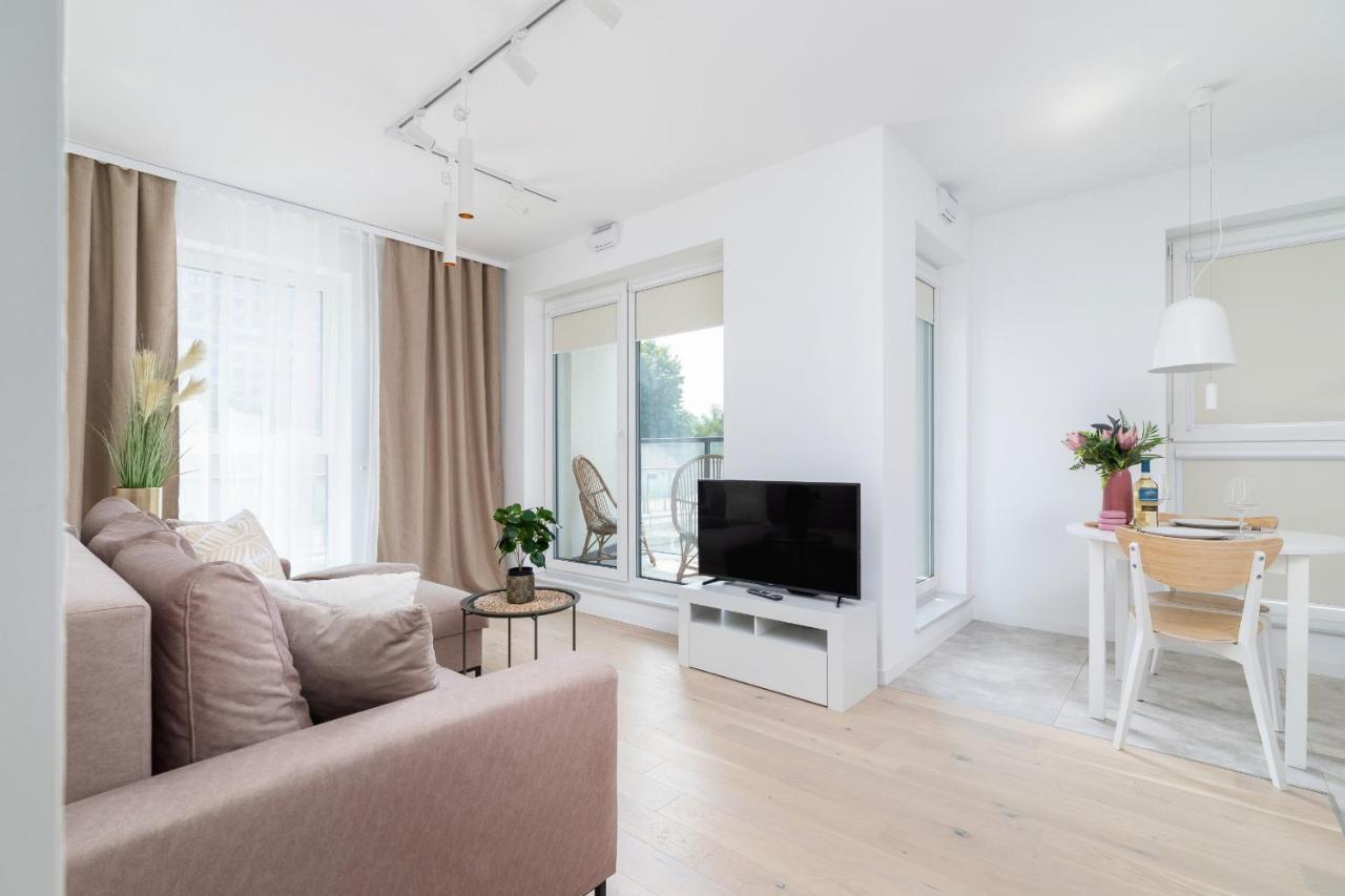 Apartment With Balcony & Parking Mogilska By Renters Prestige Cracovia Exterior foto