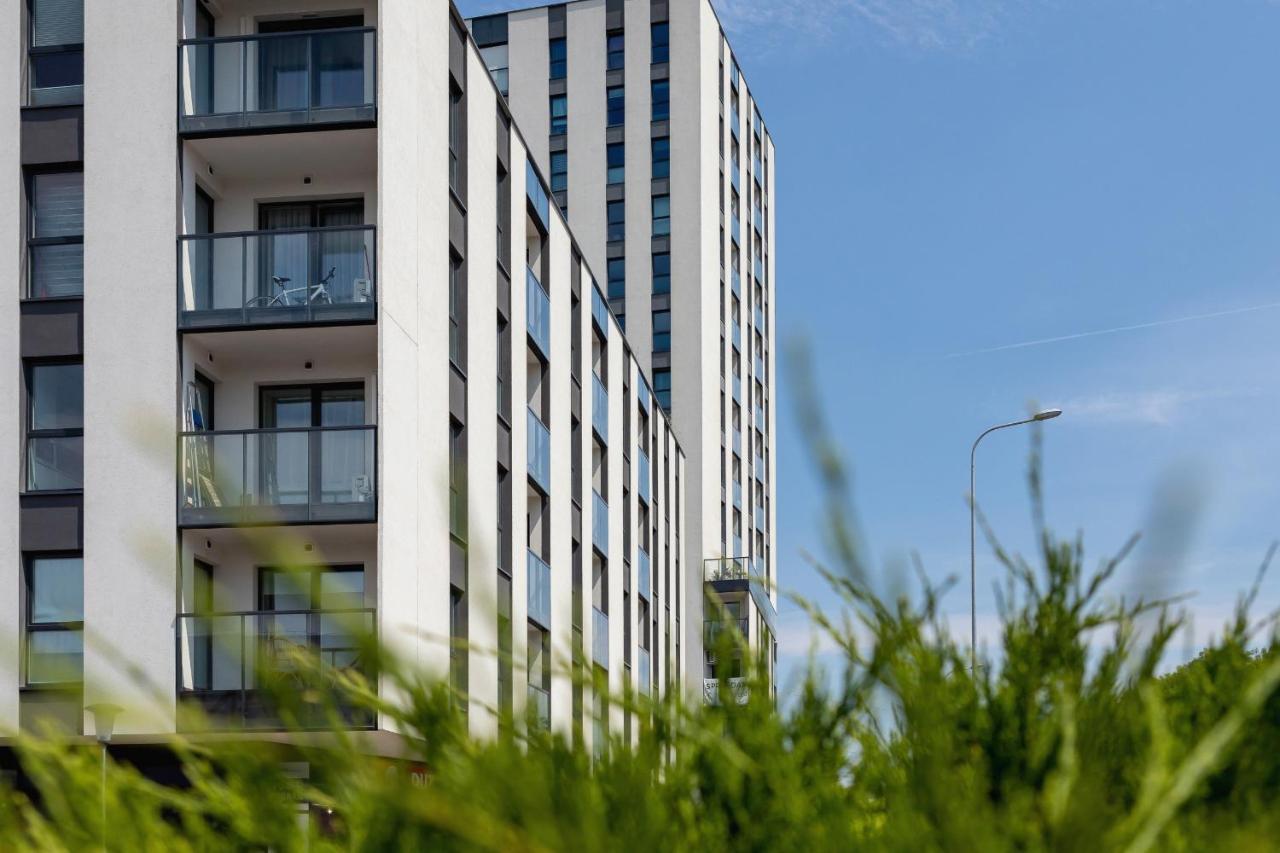 Apartment With Balcony & Parking Mogilska By Renters Prestige Cracovia Exterior foto