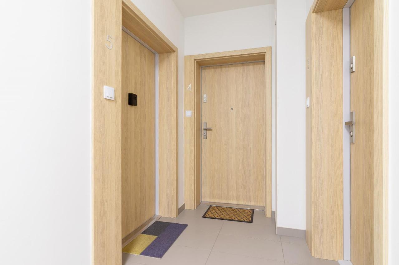 Apartment With Balcony & Parking Mogilska By Renters Prestige Cracovia Exterior foto