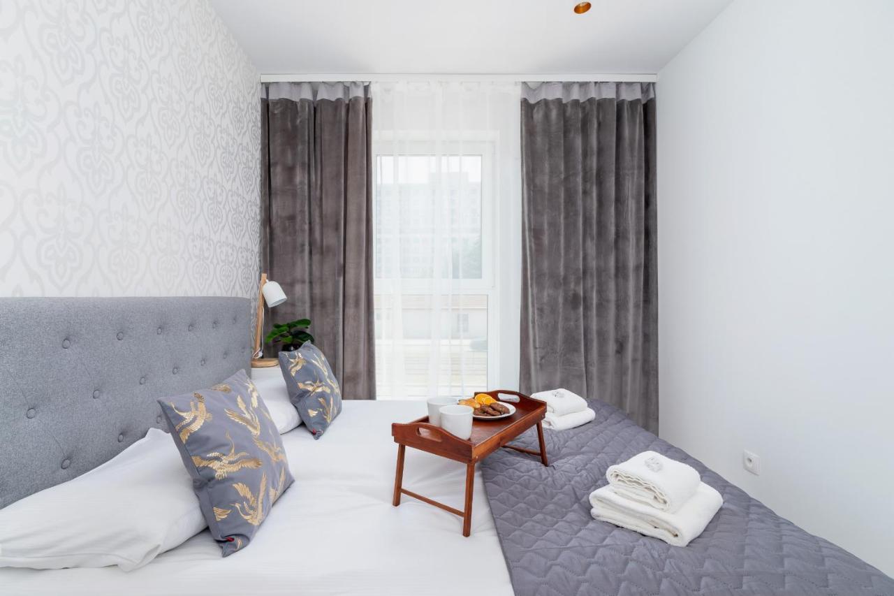 Apartment With Balcony & Parking Mogilska By Renters Prestige Cracovia Exterior foto